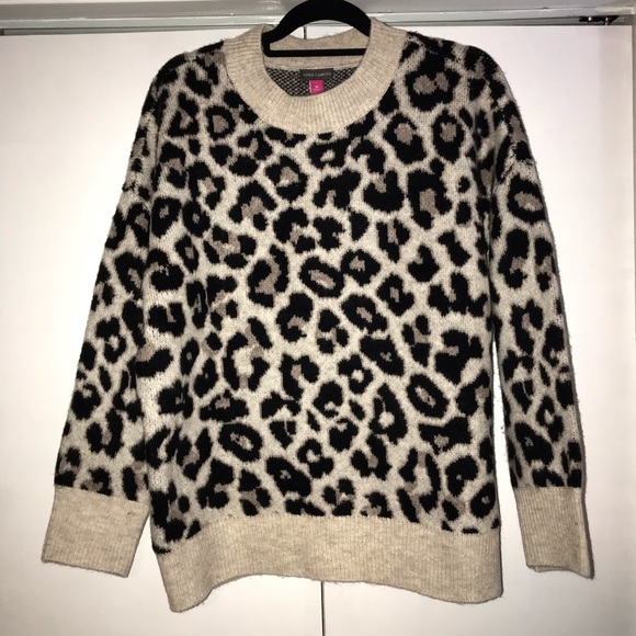 Vince Camuto Sweaters - Vince Camuto leopard sweater
